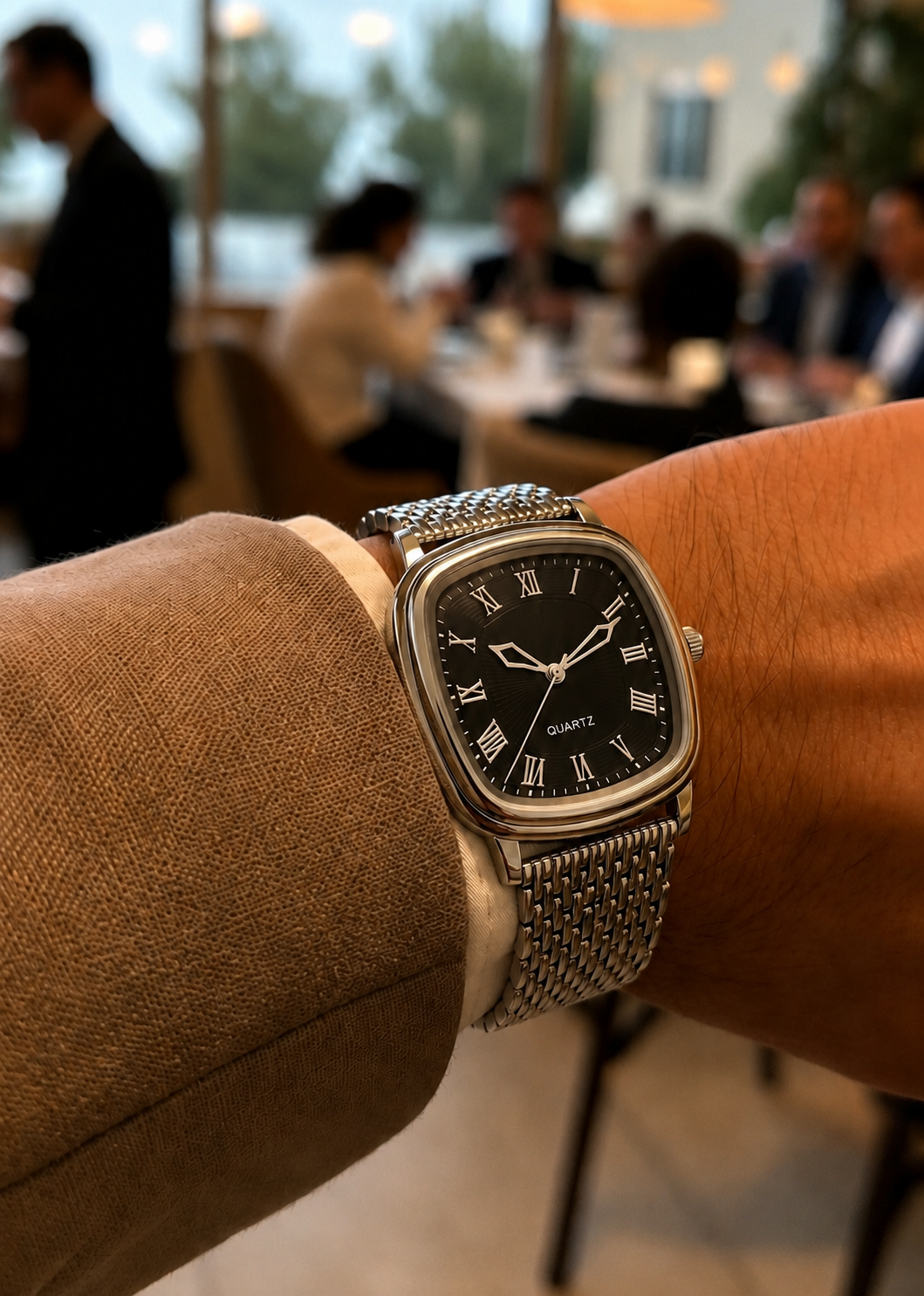 1980s Quartz Men's Luxury Watch - Silver